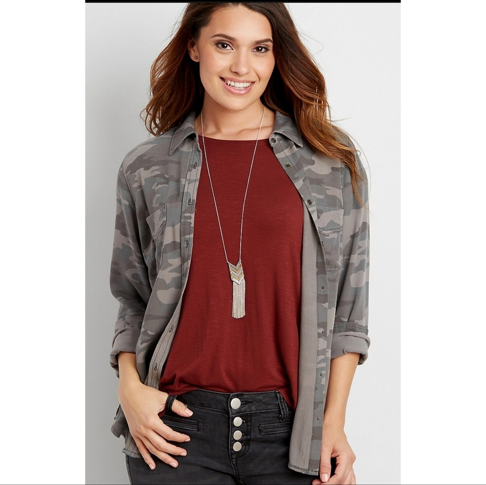 Maurices Camo Print Button Down Top Green Size 14